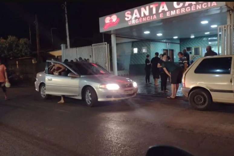 Pelo menos duas pessoas estão internadas no Hospital Santa Casa de Pontal, no interior de SP.